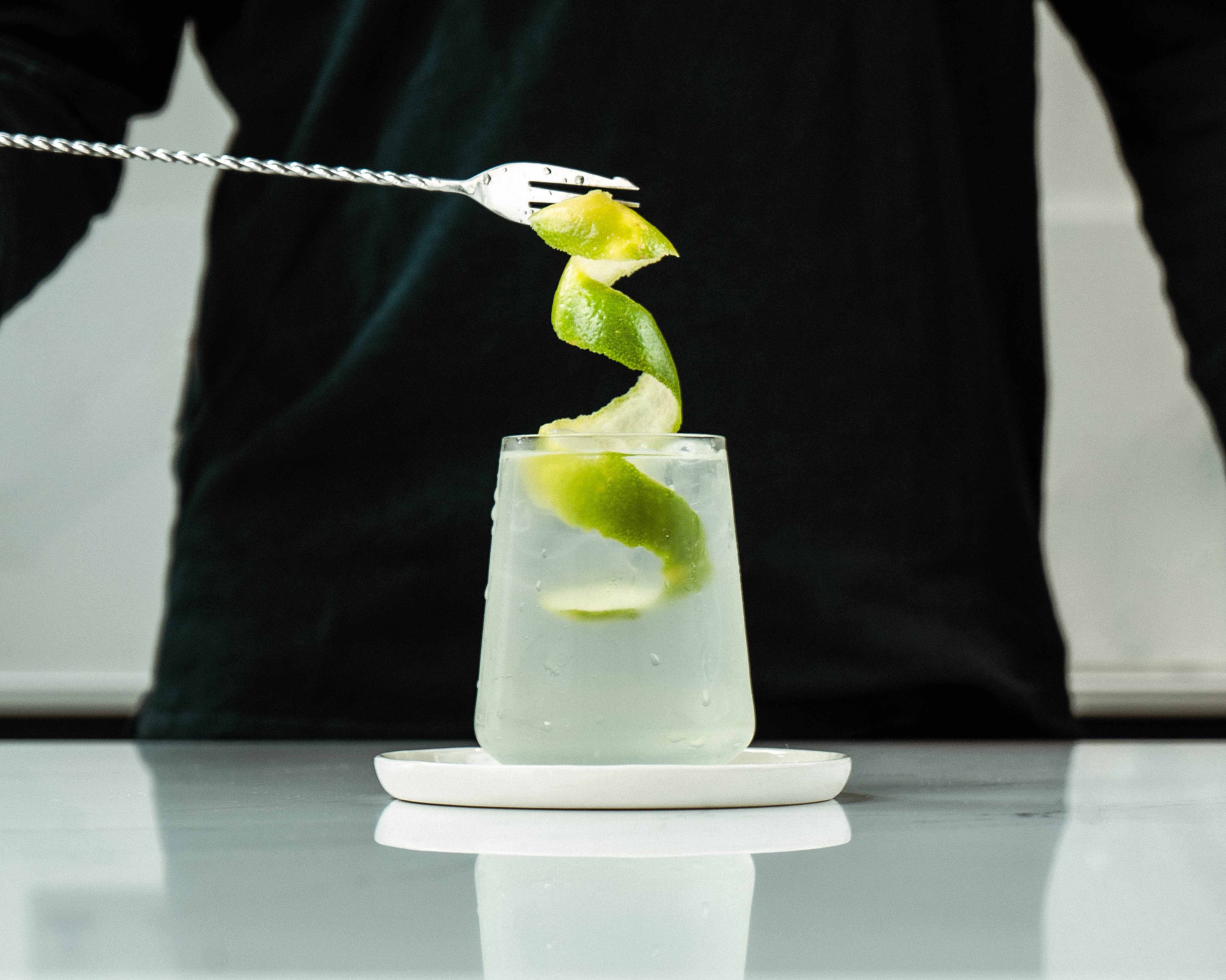 Perfect lime peel in Gin and tonic